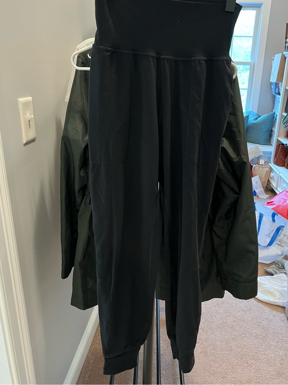 Athleta salutation joggers